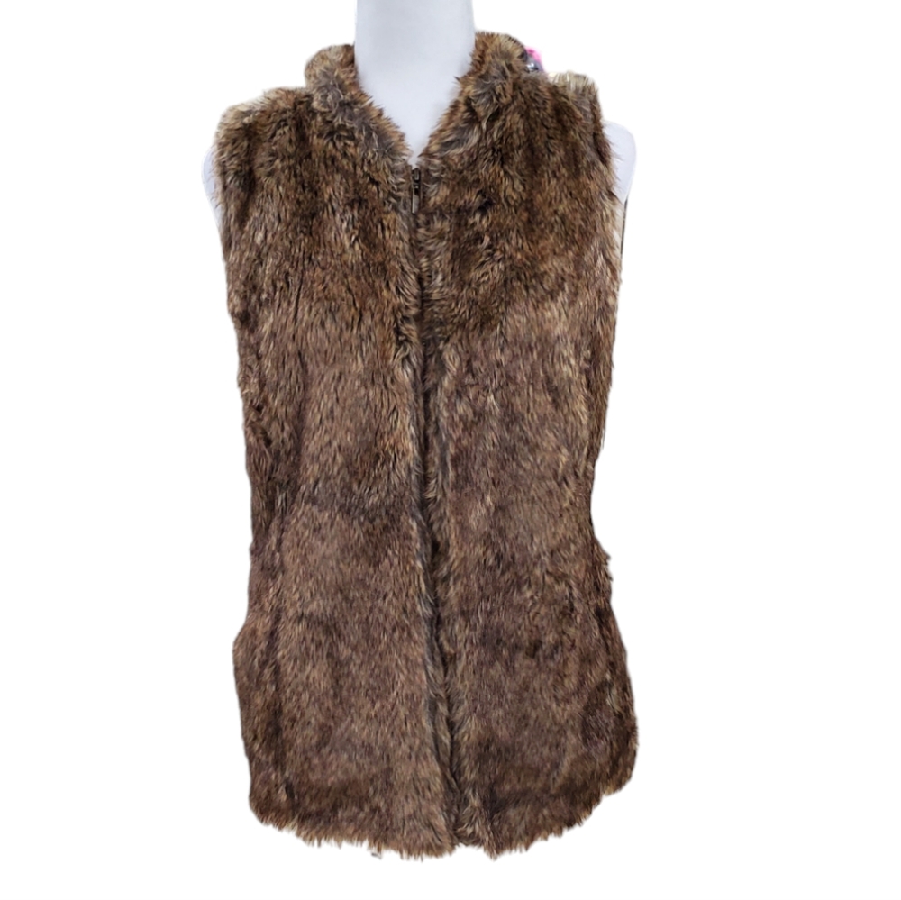Maurices faux fur sweater vest women's size Medium taupe brown stretch  knit
